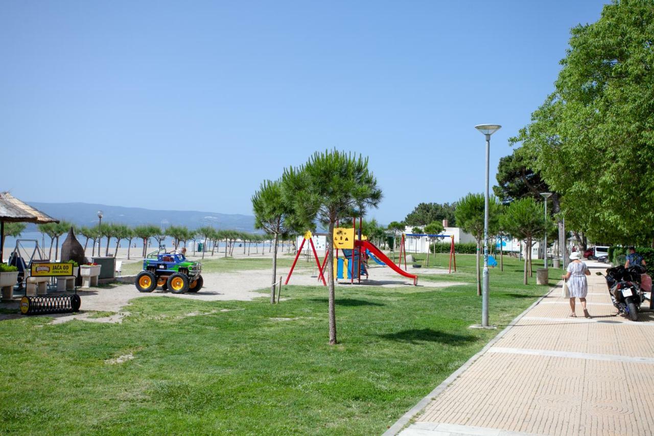Ap Punta Next To Sandy Beach, Apartment With Garden Omiš Exterior foto